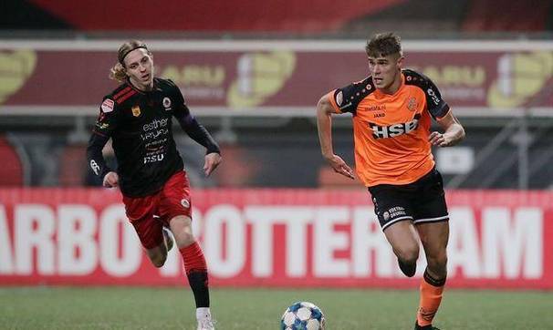 包含荷甲今晨再迎强敌，斯图加特临场应变，主帅态度——底气十足，轮换策略成焦点的词条